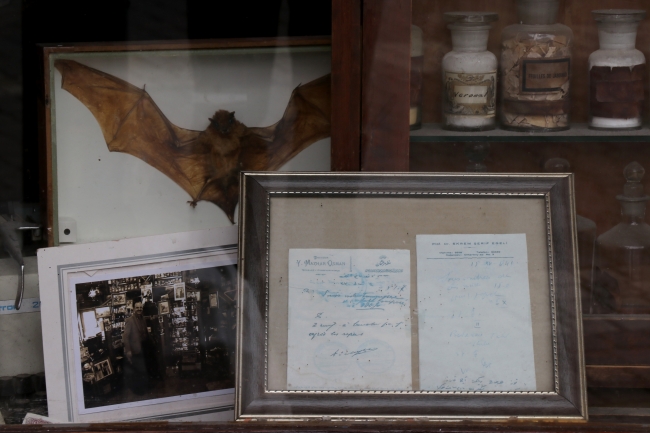 Büyükada'daki Merkez Eczanesi 148 yıldır aynı adreste, aynı kapıda